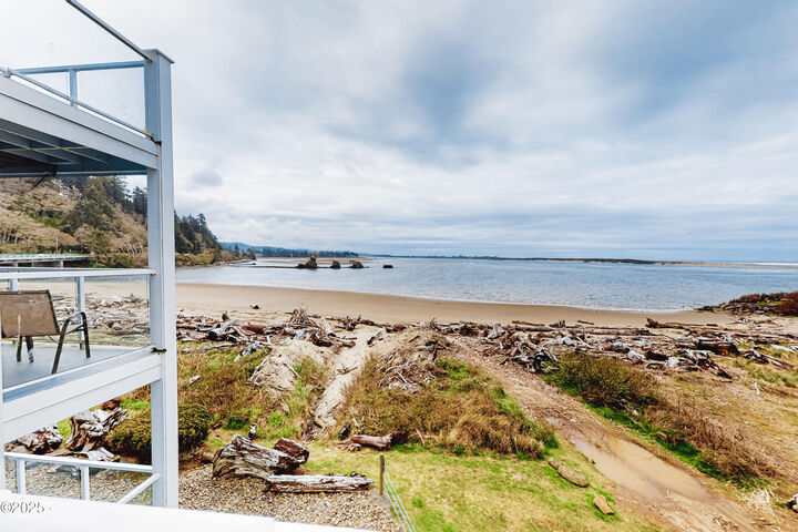 Property Photo:  5201 SW Hwy 101 314  OR 97367 
