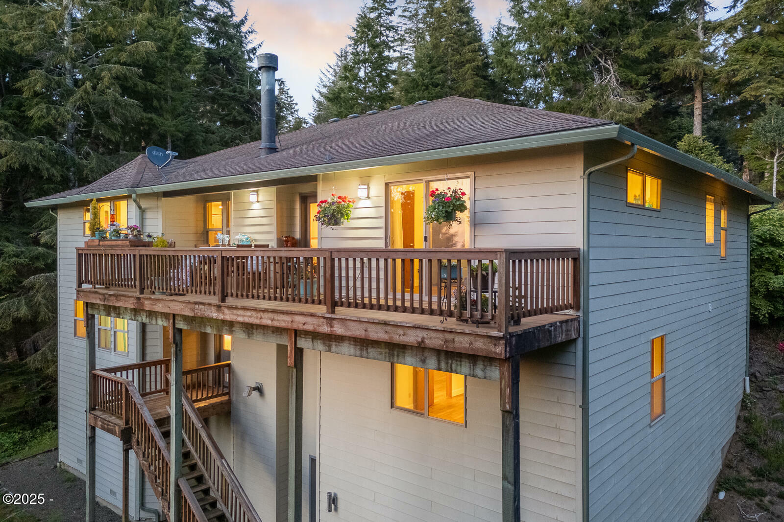 Property Photo: 443 Siletz View Lane OR 97388