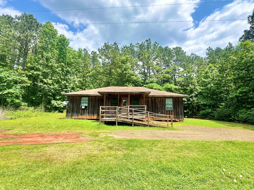Property Photo:  621 County Road 105  TX 75972 