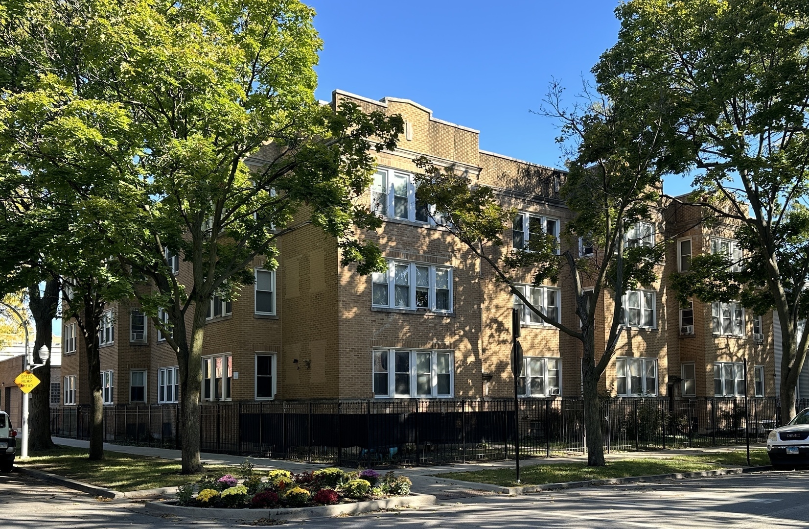 Property Photo: 3750 W Giddings Street 2 IL 60625