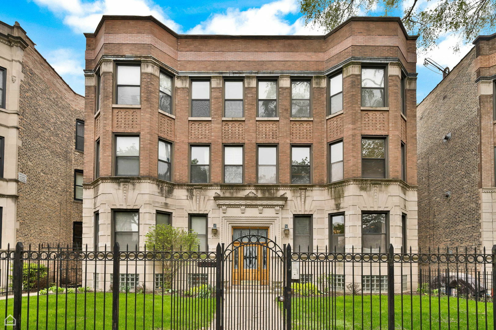 Property Photo: 4741 N Kenmore Avenue 1S IL 60640