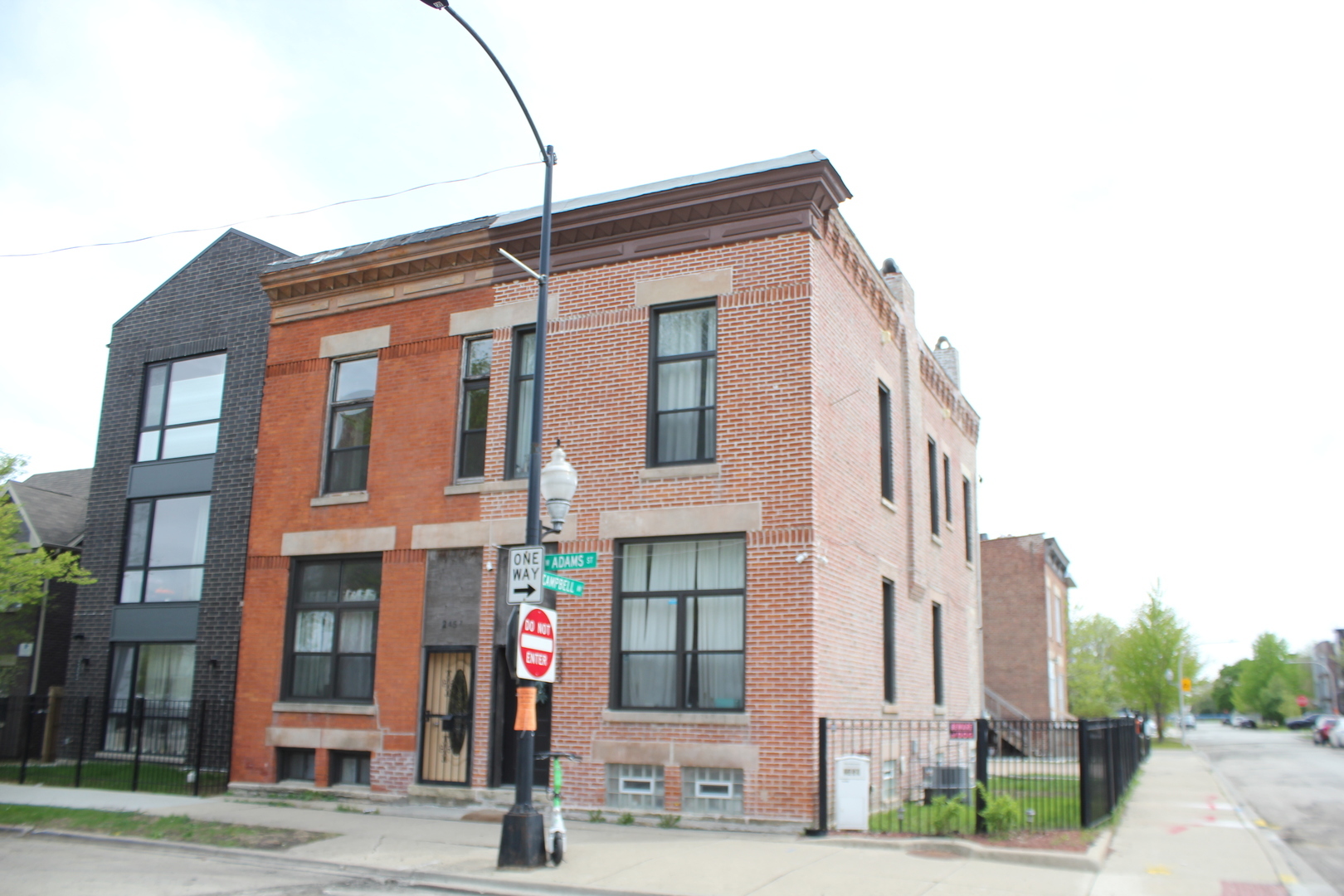 Property Photo: 2457 W Adams Street IL 60612