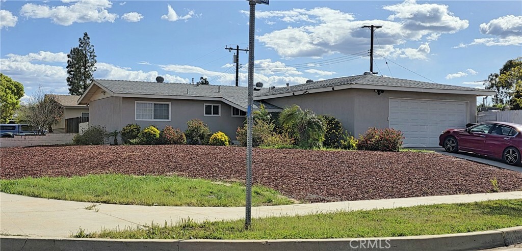 Property Photo: 327 Naomi Street CA 92374
