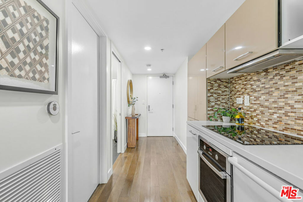 Property Photo: 901 S Flower Street 402 CA 90015