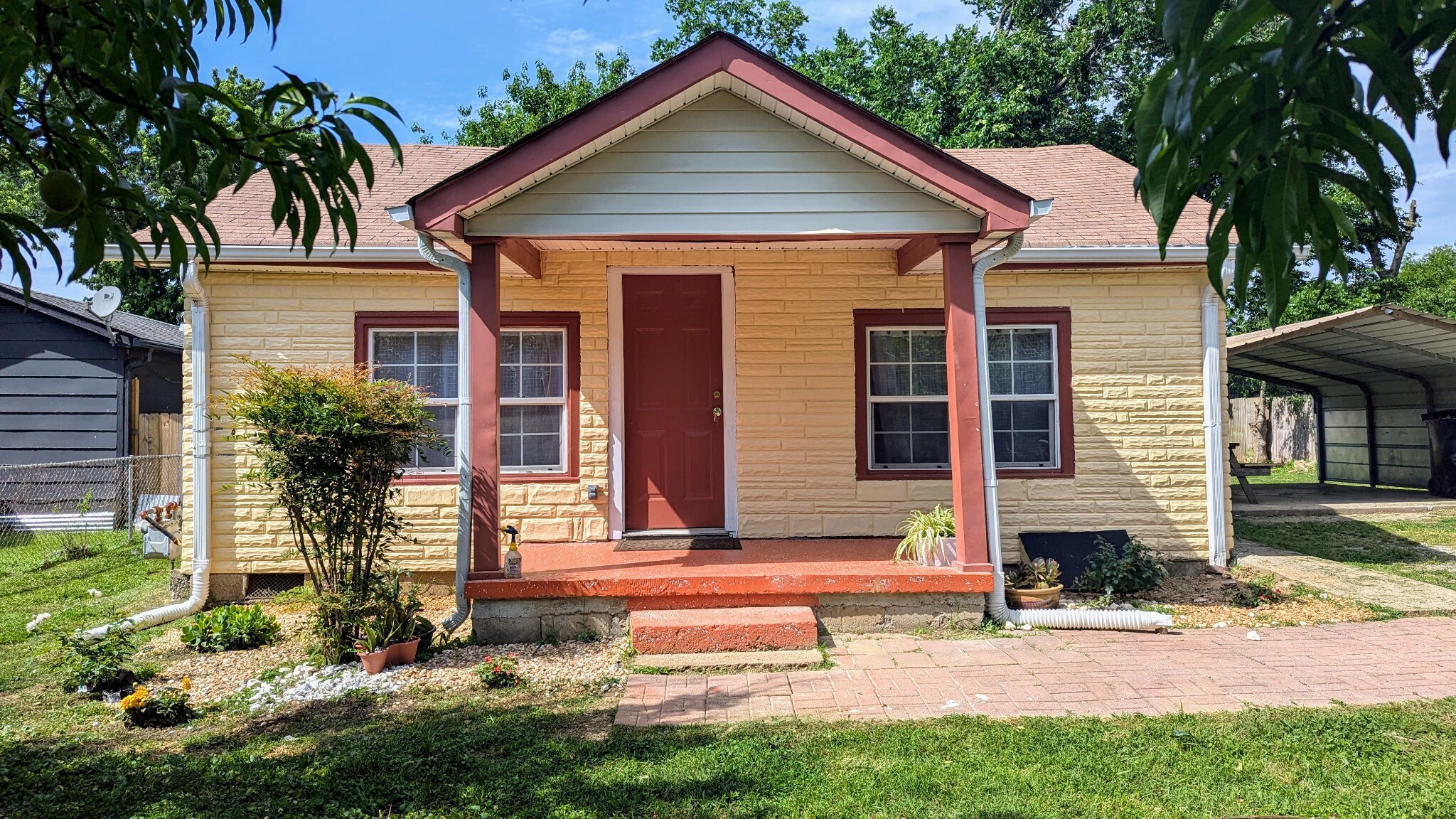 Property Photo: 624 W Eastland St TN 37066