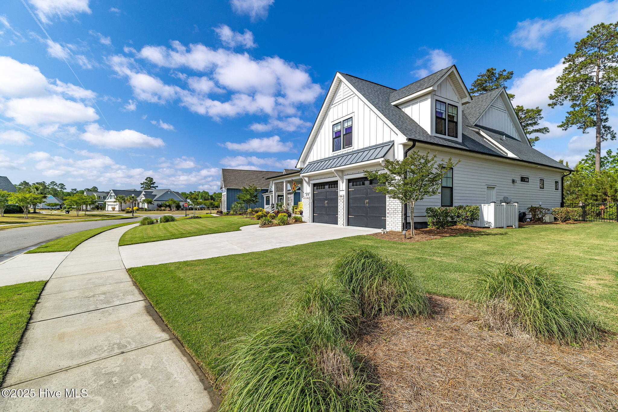 Property Photo: 8118 Manassas Lake Lane NC 28451