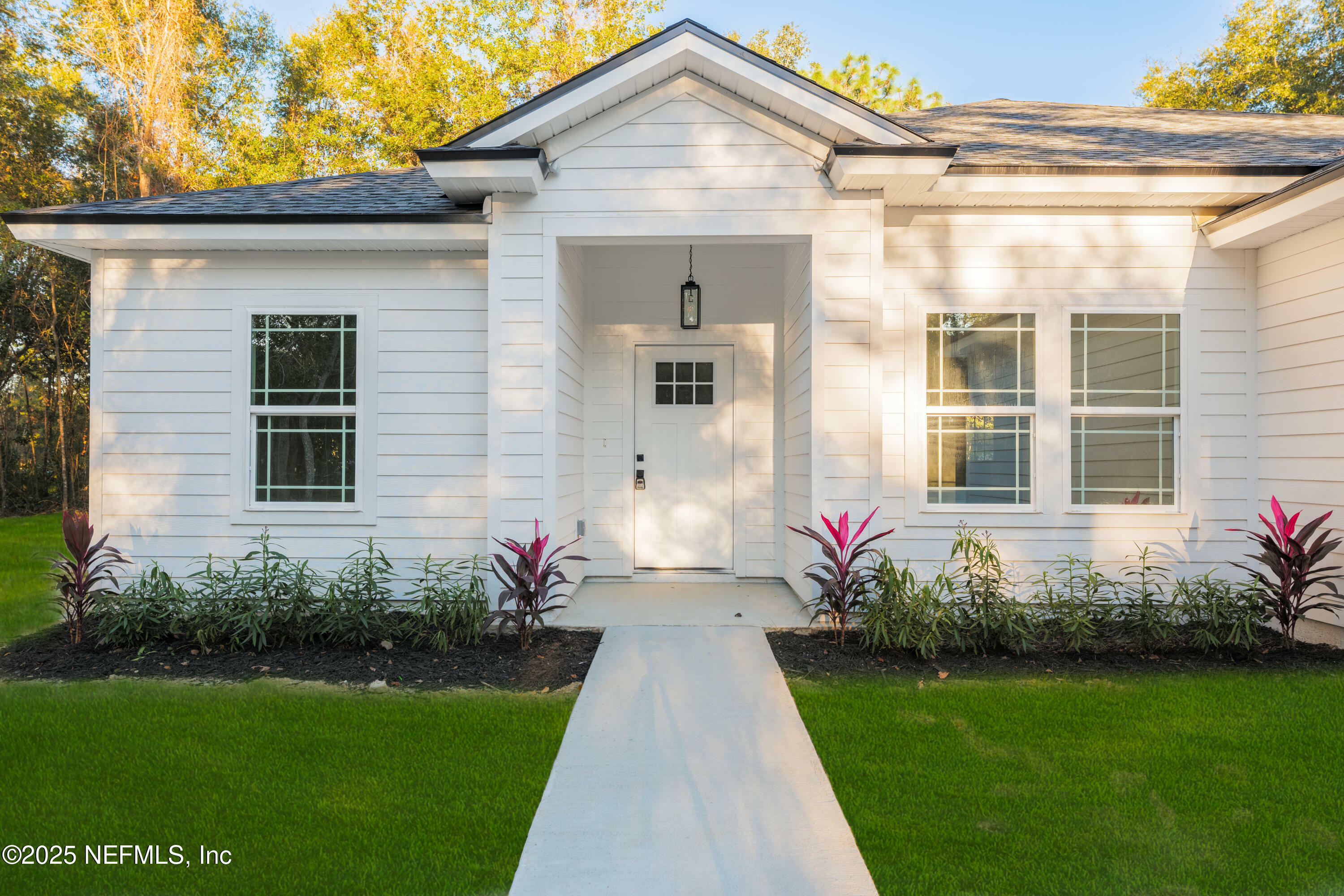 Property Photo: 5821 Silver Sands Circle FL 32656