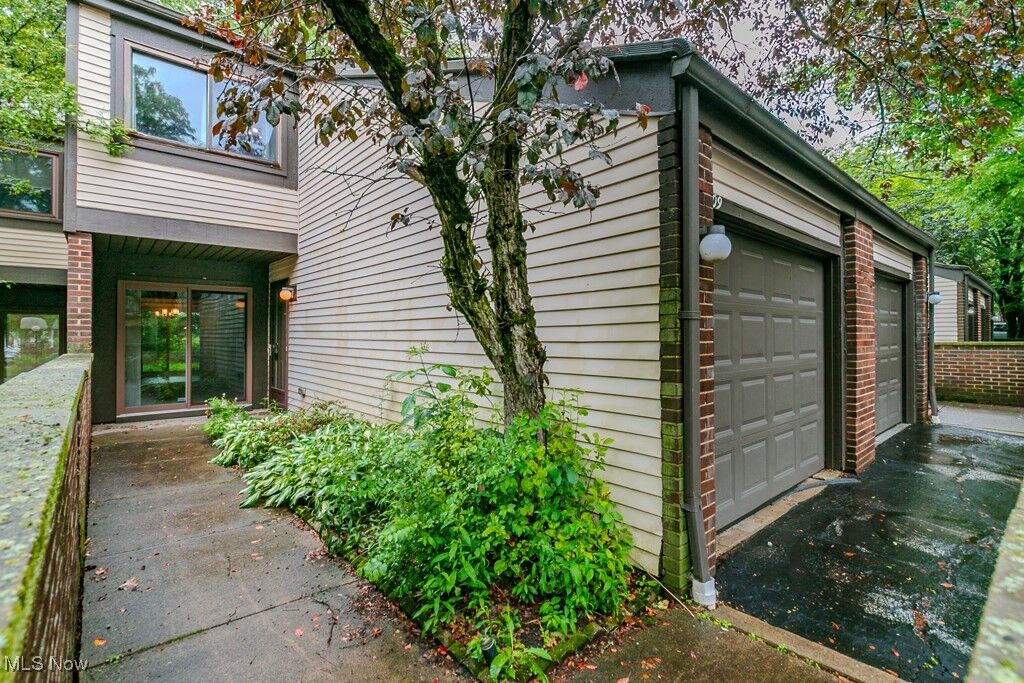 Property Photo:  509 Forsythia Lane  OH 44143 