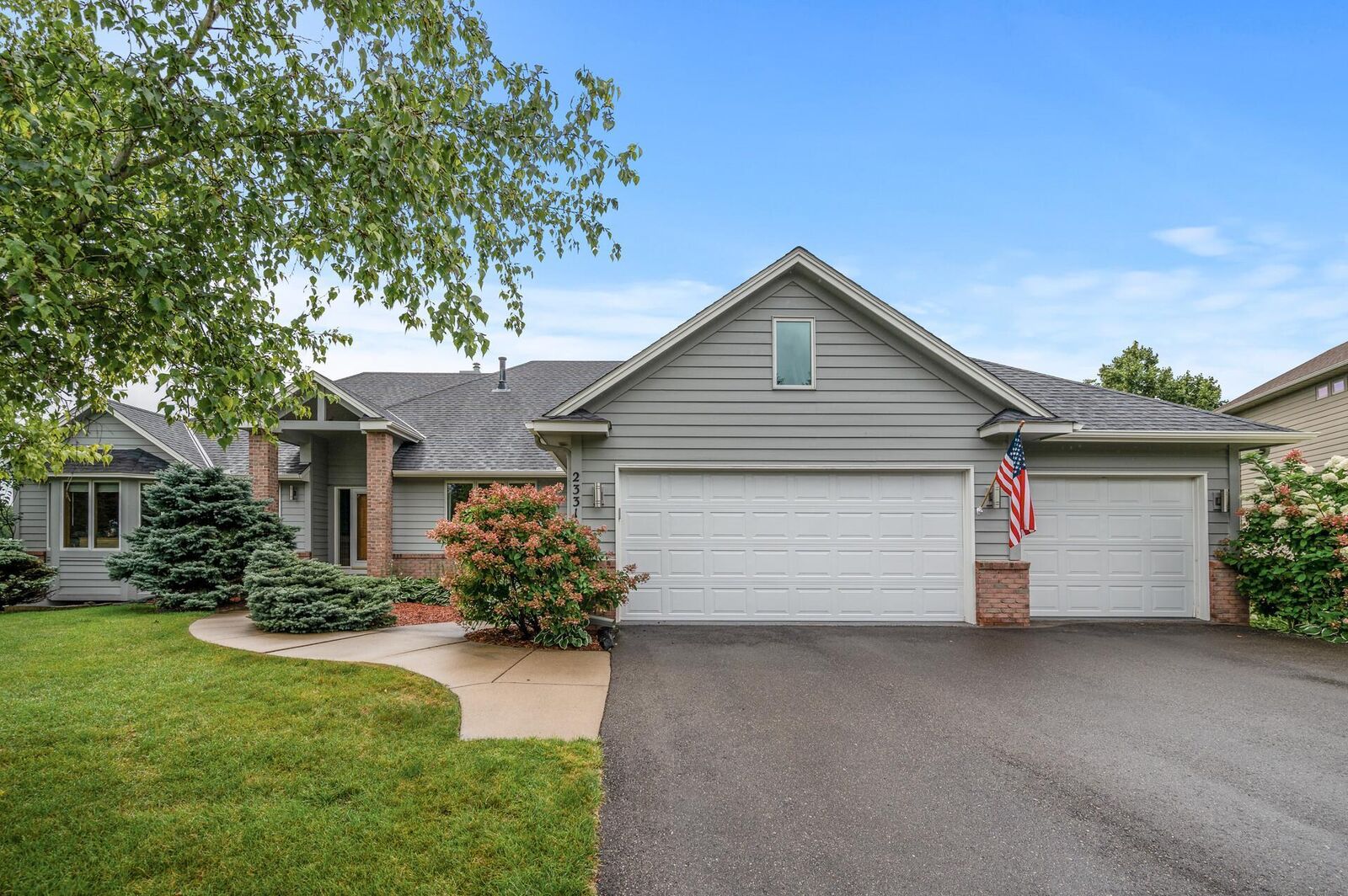 Property Photo: 2331 Fawn Hill Court MN 55317