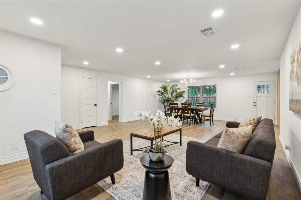 Property Photo: 6200 Ravenswood Drive TX 76112