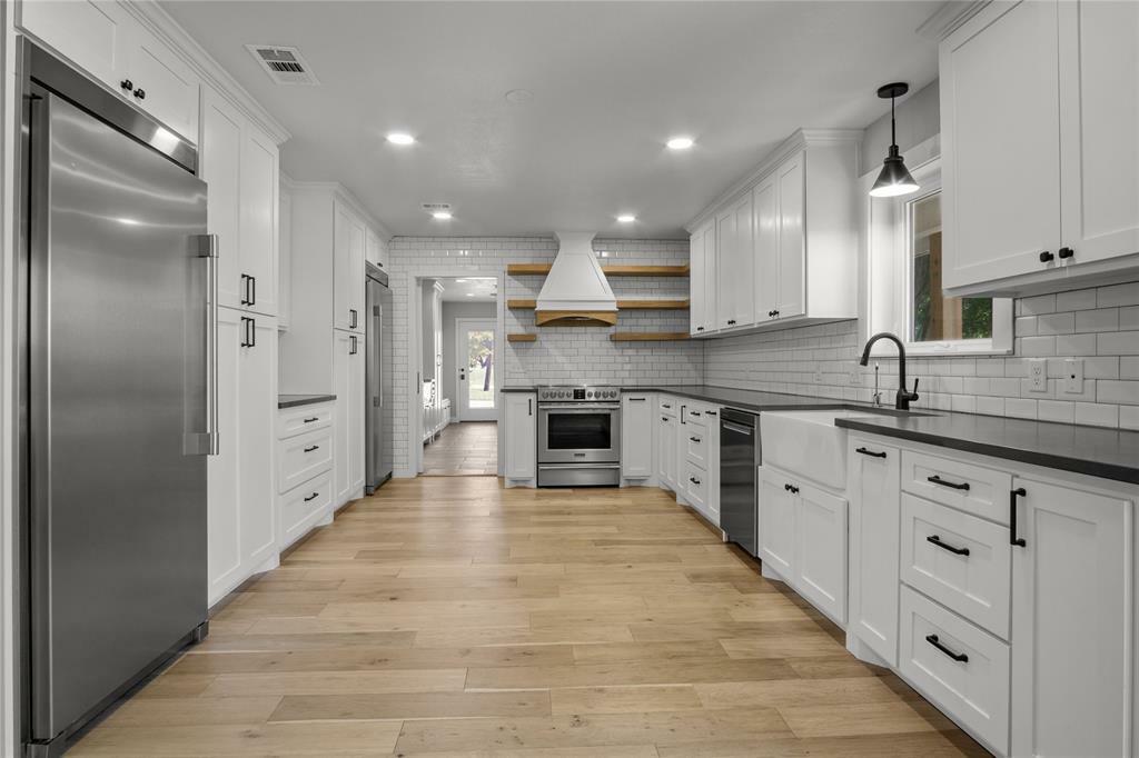 Property Photo: 874 Sylvan Creek Drive TX 76087