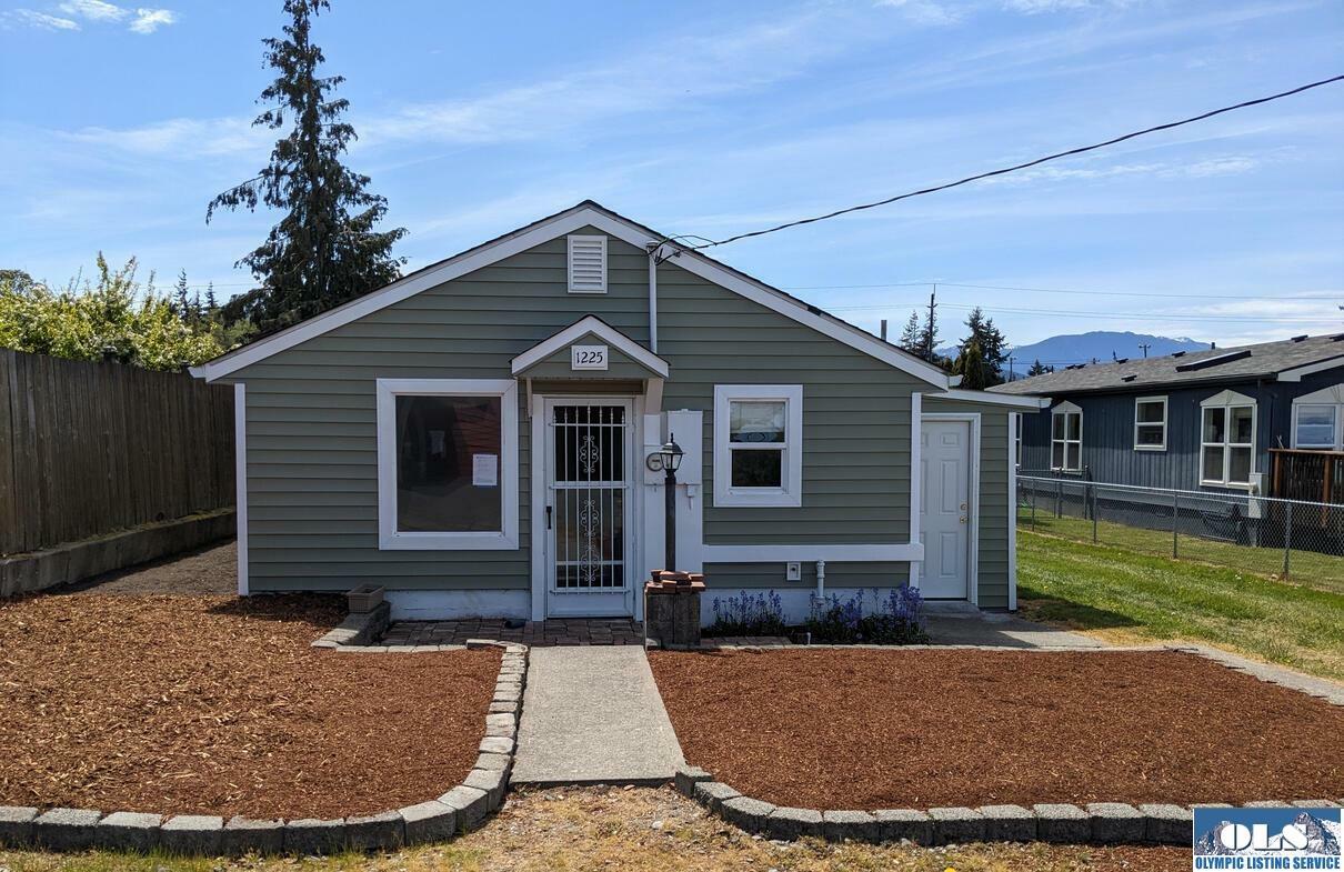 Property Photo:  1225 W 5th  WA 98362 