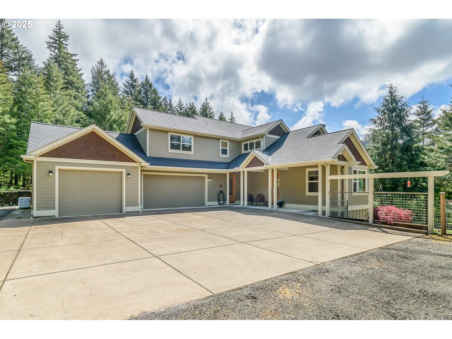 Property Photo: 21626 Glaze Rd OR 97487