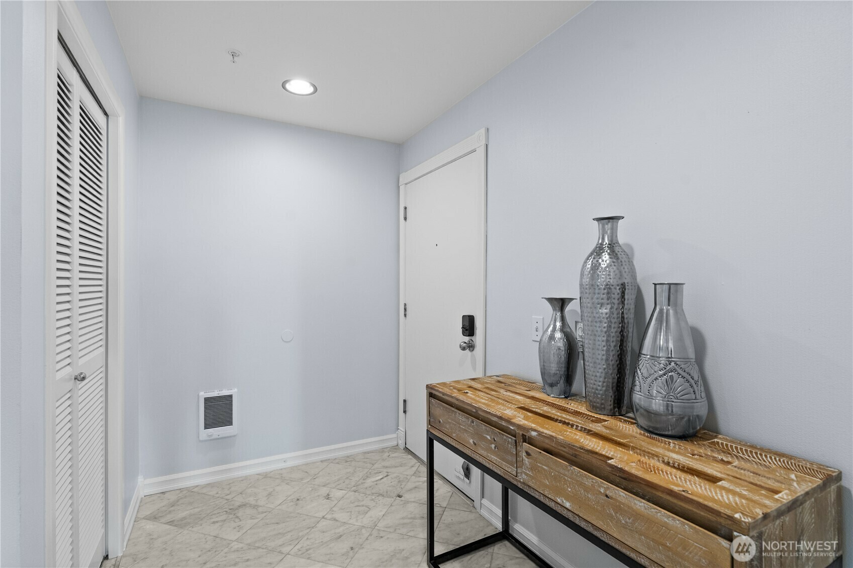 Property Photo: 420 Melrose Avenue E 201 WA 98102