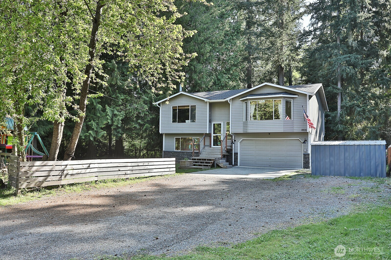 7806  Blakely Avenue  Clinton WA 98236 photo