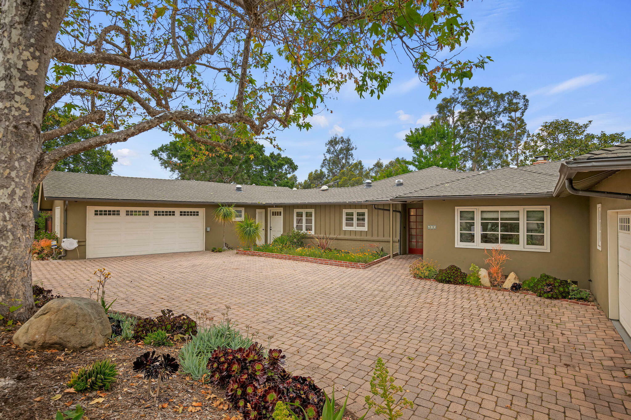 Property Photo: 615 Concha Loma Drive CA 93013