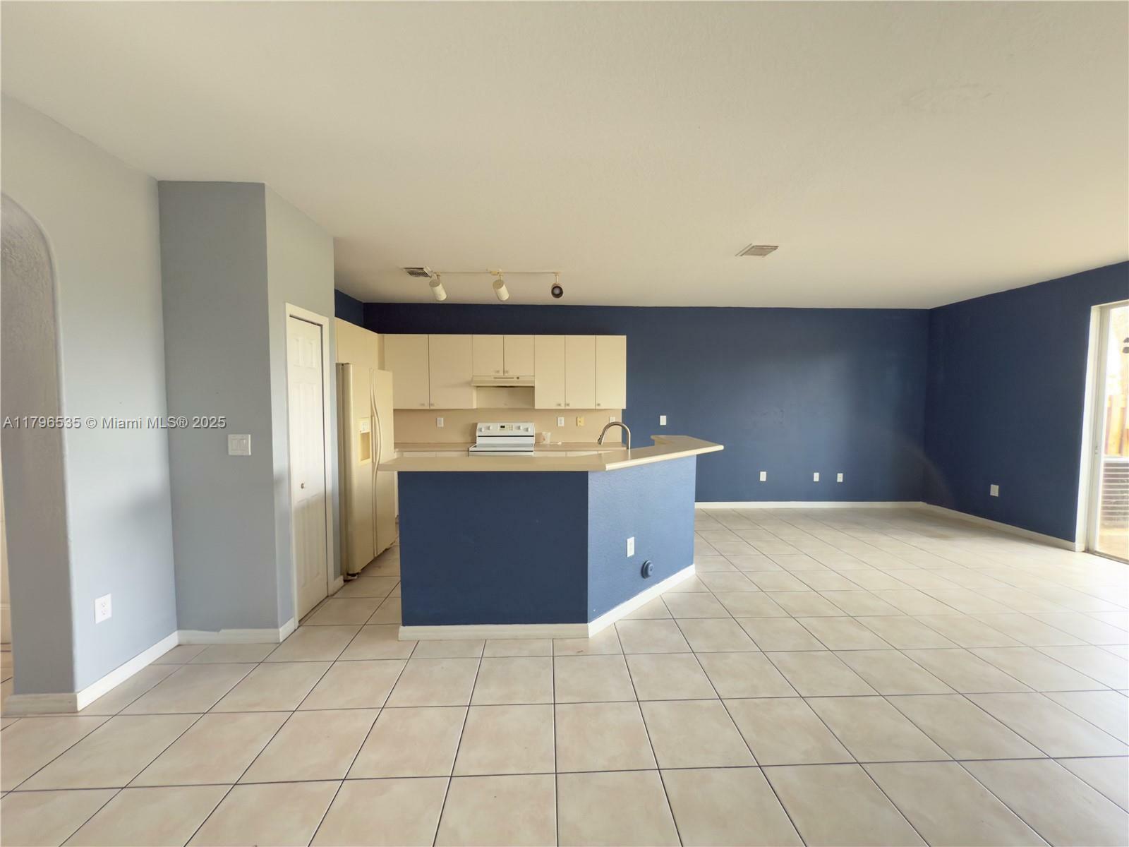 Property Photo: 16549 SW 78th Terr FL 33193