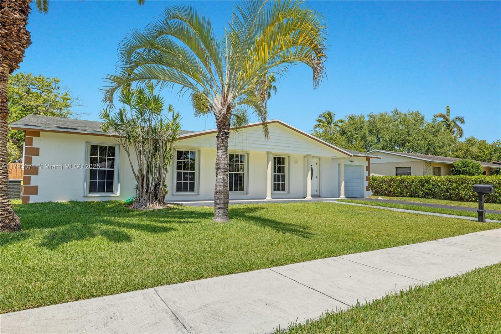Property Photo: 18460 SW 92nd Pl FL 33157