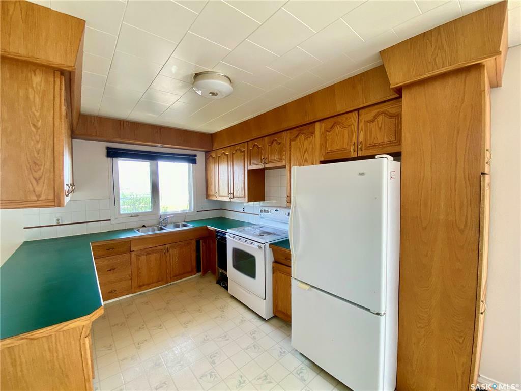 Property Photo: 320 2 Street E SK S0C 0S0