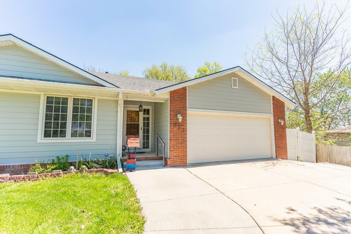 Property Photo: 933 E Ridge Drive IA 51551