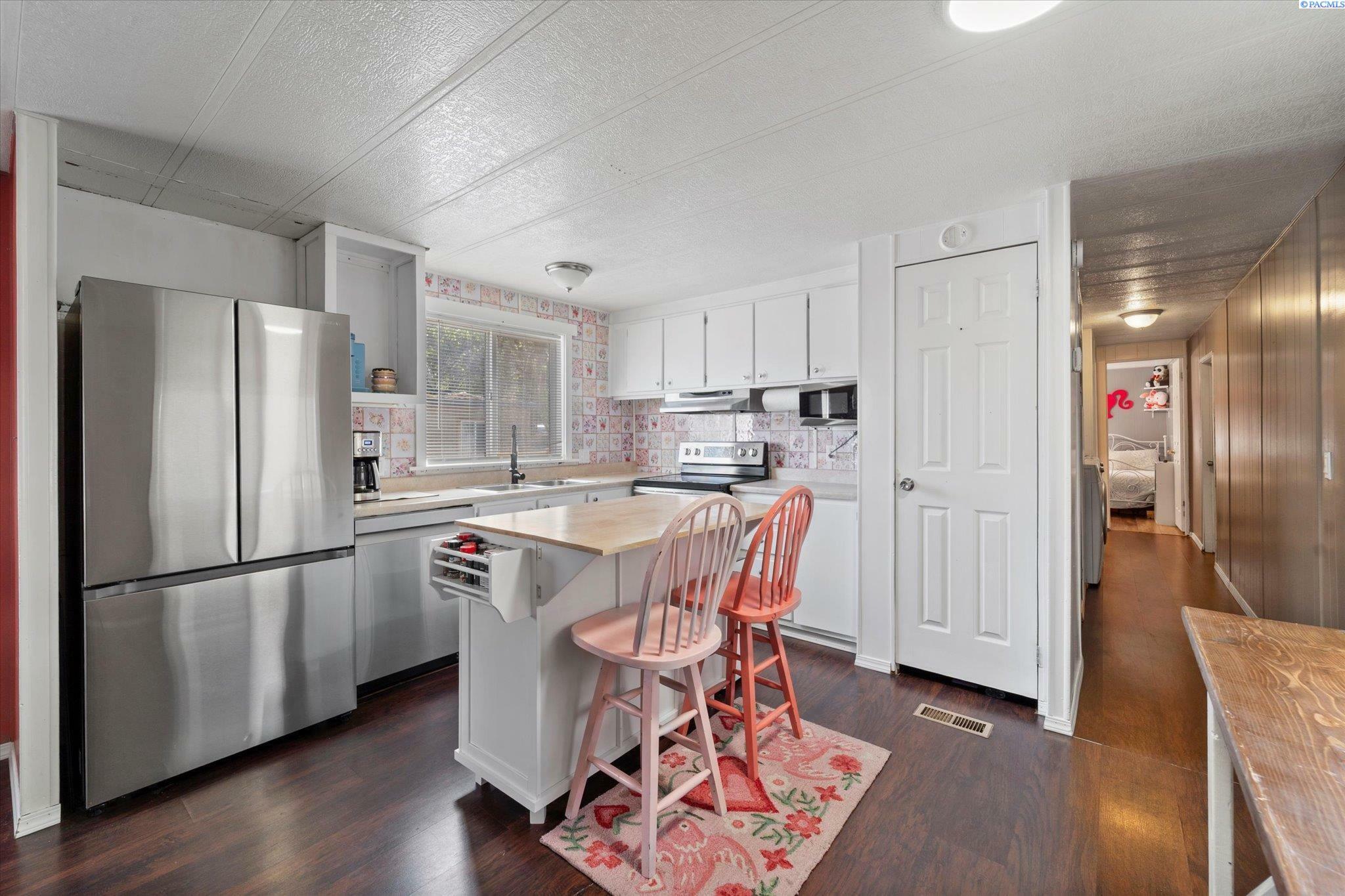 Property Photo: 2021 Mahan Ave #H7 H-7 WA 99352
