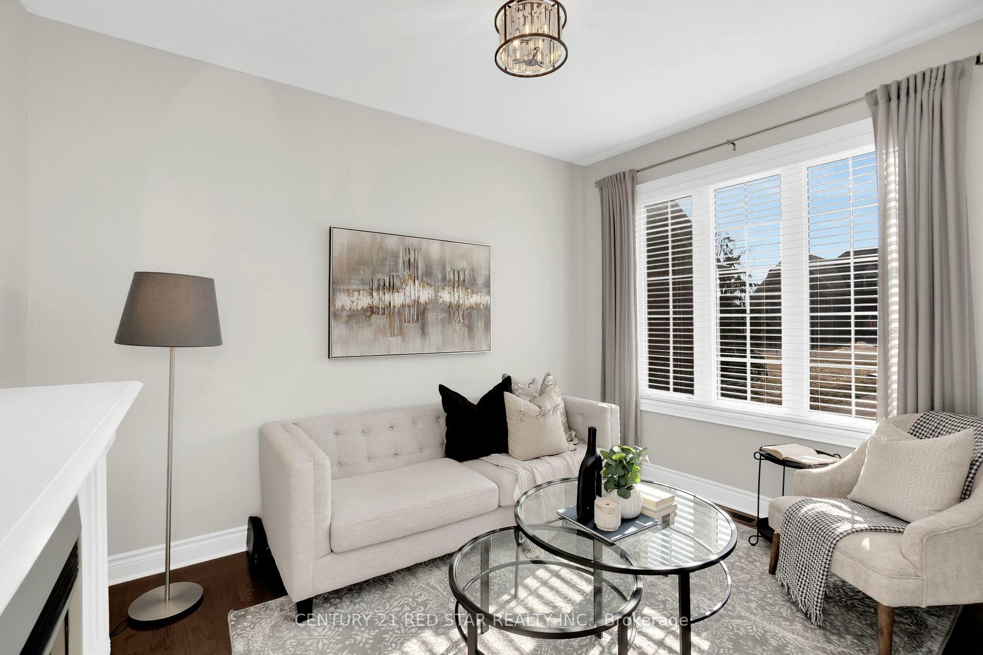 Photo de la propriété: 16 Mitchell Crescent ON L9W 6W6
