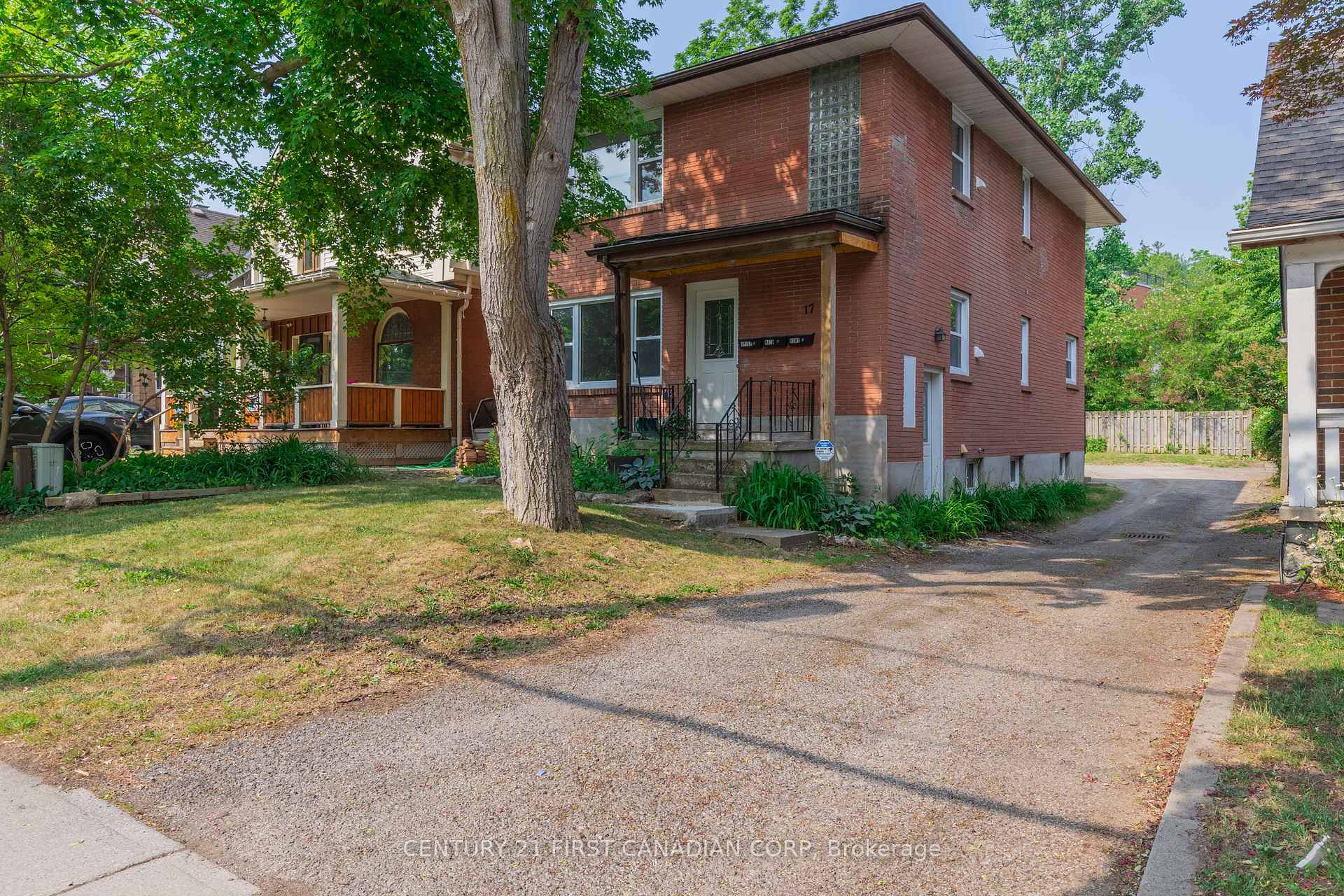 Property Photo: 17 Carfrae Crescent ON N6C 4A8
