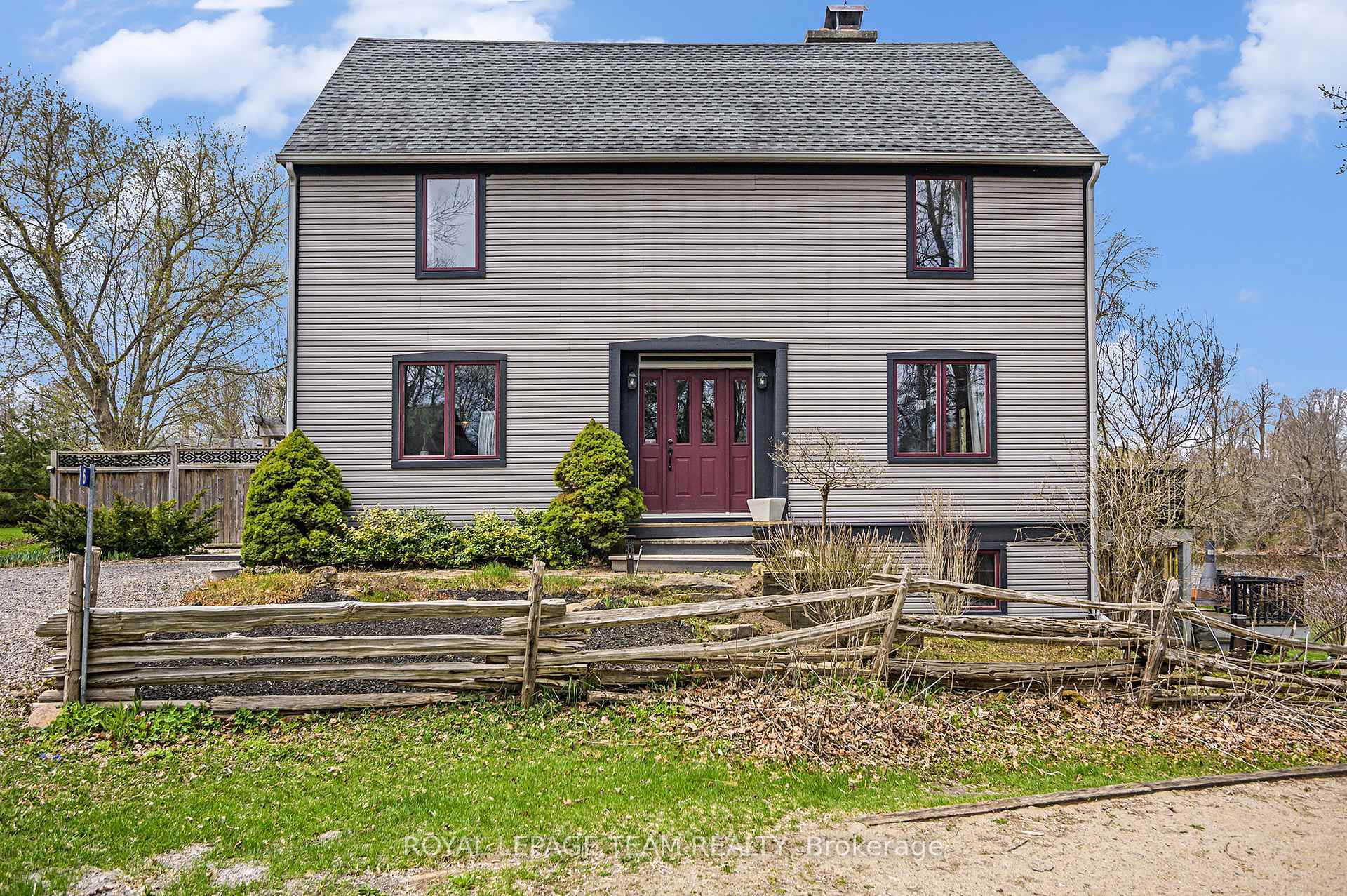 Property Photo: 6 Henry Street ON K0G 1B0