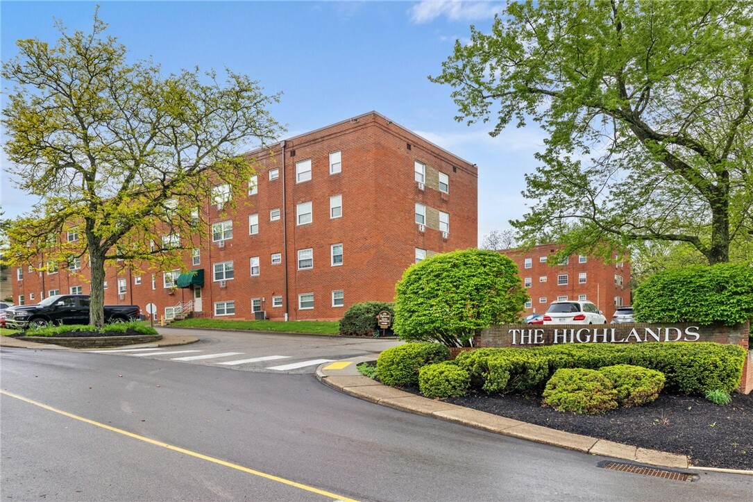 Property Photo: 5900 Babcock Blvd 40 PA 15237