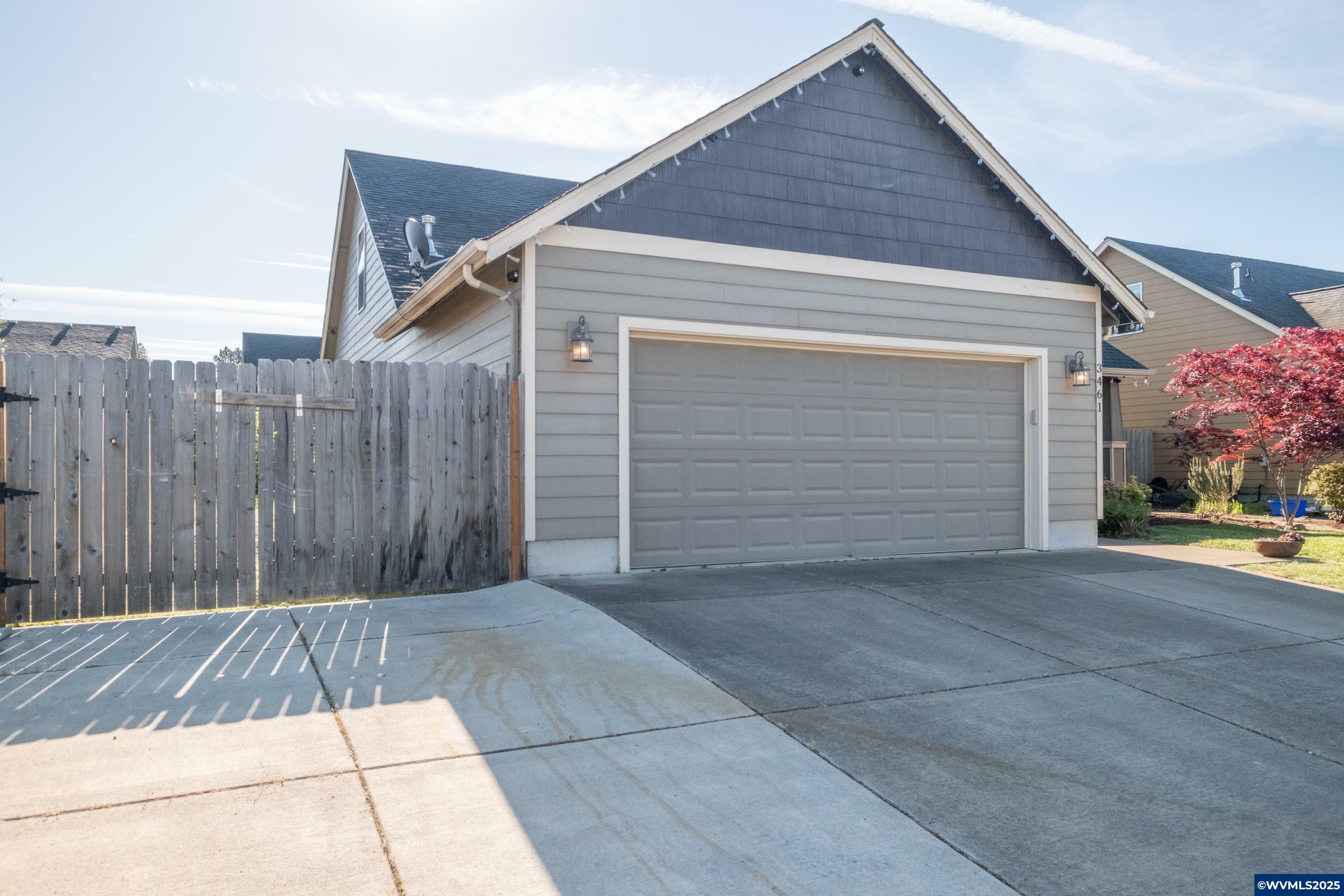 Property Photo: 3461 Hawk Arrow Dr OR 97355