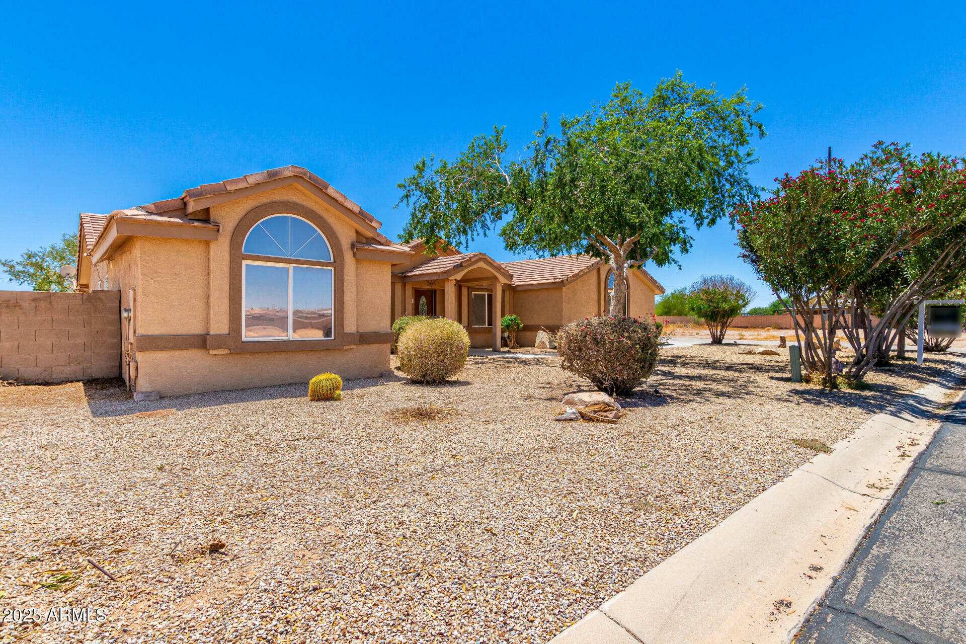 Property Photo:  975 E Lincolnwood Circle  AZ 85194 