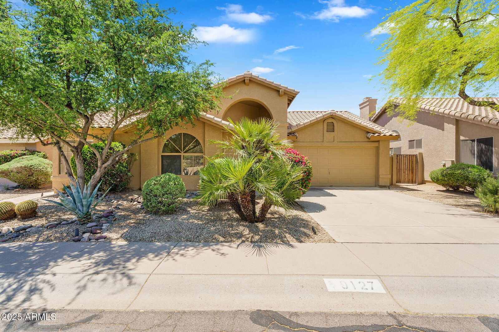 Property Photo:  9127 E Siesta Lane  AZ 85255 