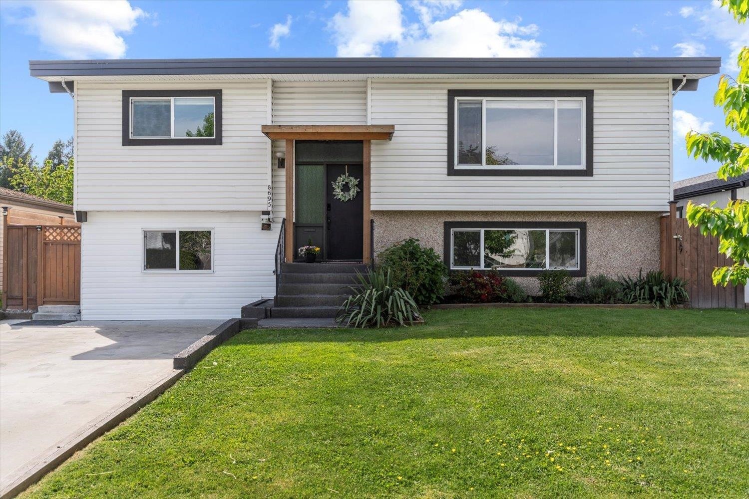 Photo de la propriété: 8695 Baker Drive BC V2P 7A3