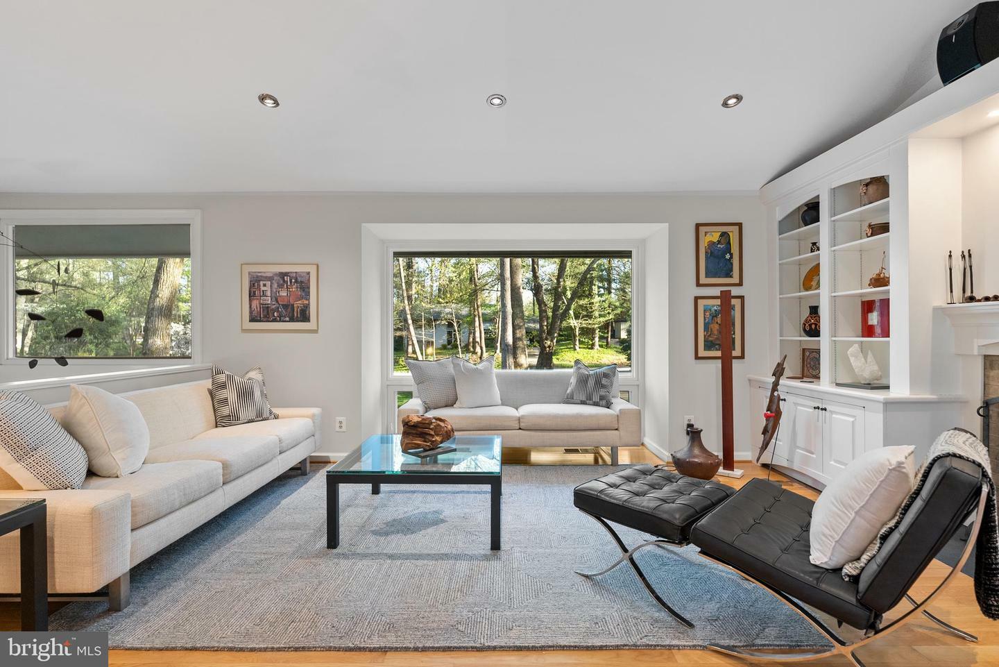 Property Photo: 9 Persimmon Court MD 20817
