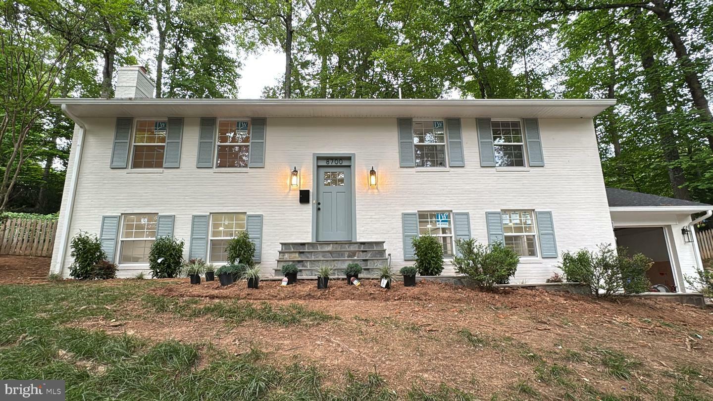 Property Photo:  8700 Rosedale Lane  VA 22003 