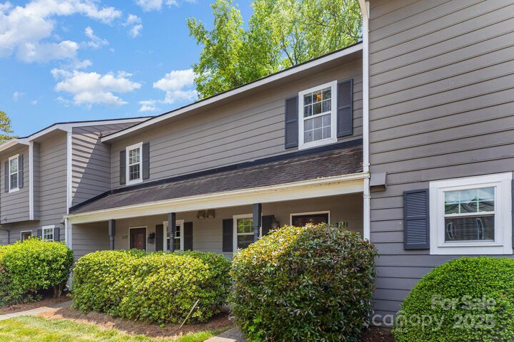 Property Photo: 3131 Heathstead Place NC 28210