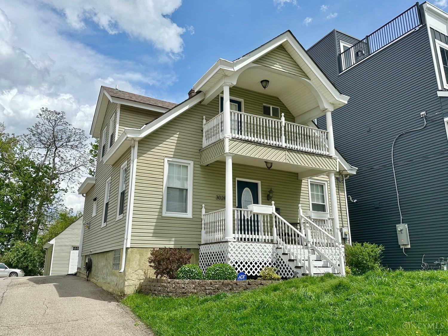 Property Photo: 3028 Lavinia Avenue OH 45208