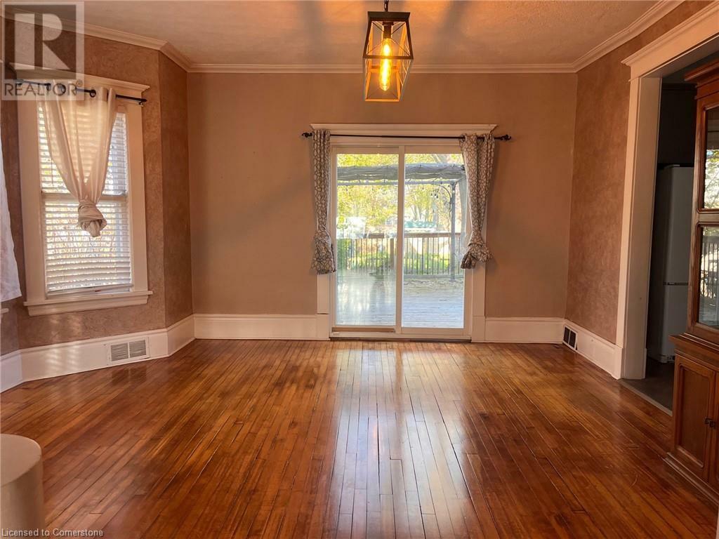 Property Photo:  136 Catharine Street  ON L3K 4K4 