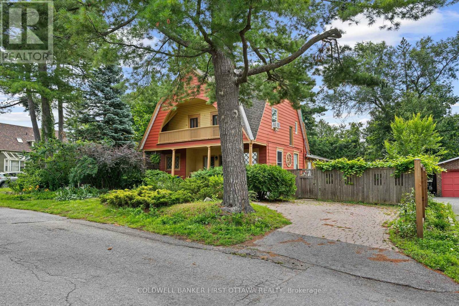 Property Photo: 2704 Don Street ON K2B 6Y5
