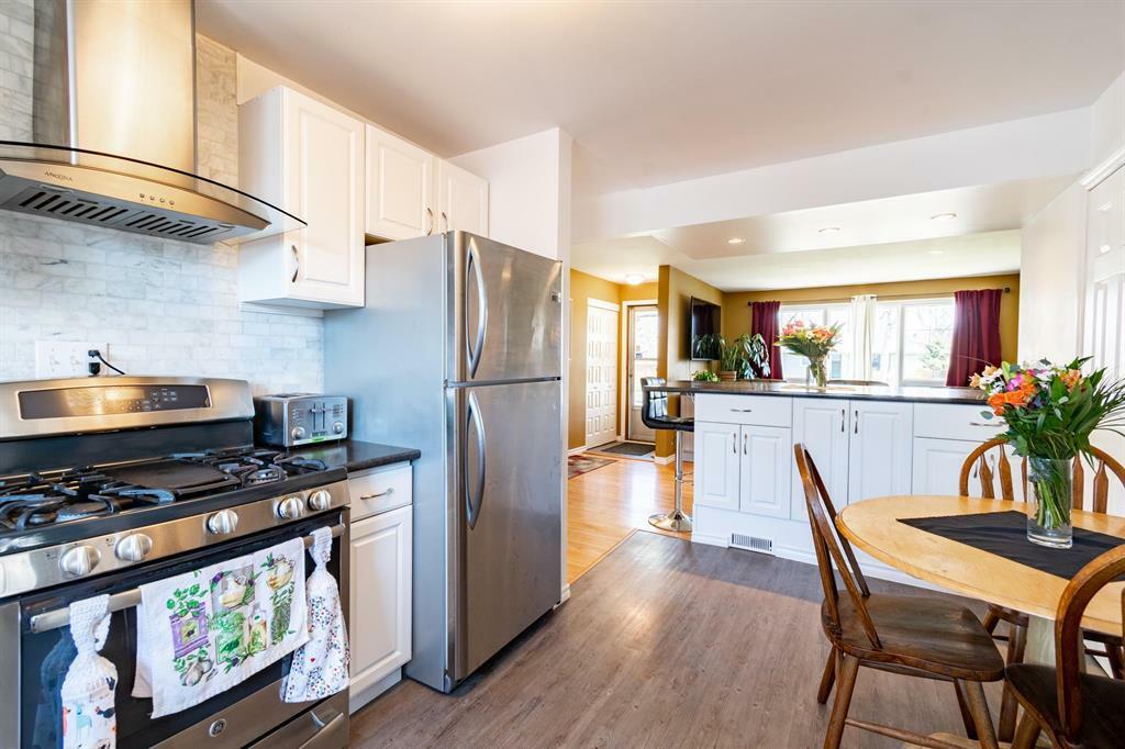 Property Photo: 668 Dunrobin Avenue MB R2K 0V4
