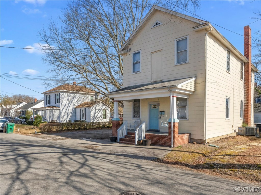 Property Photo: 3 N Daisy Avenue VA 23075