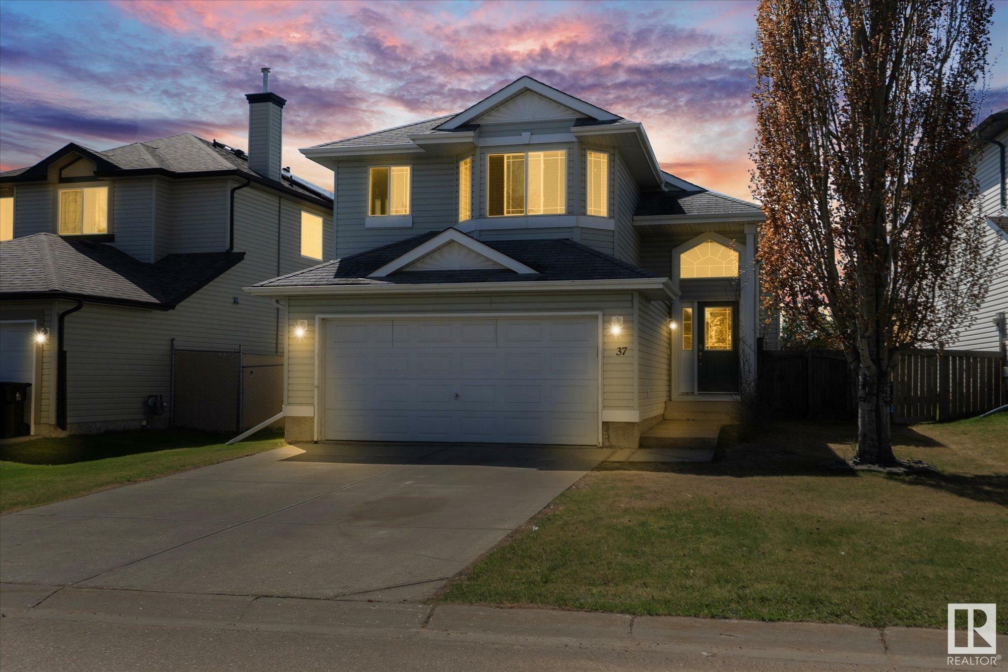 37 Heatherlands Way  Spruce Grove AB T7X 4L2 photo