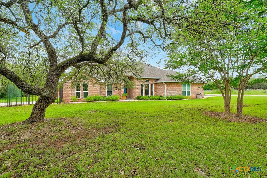 Property Photo: 9840 N Live Oak Road TX 76571