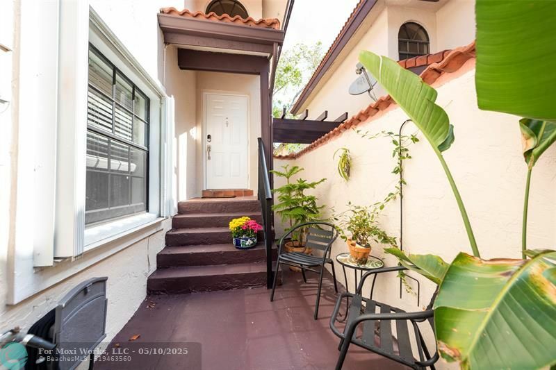 Property Photo: 8919 W Sunrise Blvd 8919 FL 33322