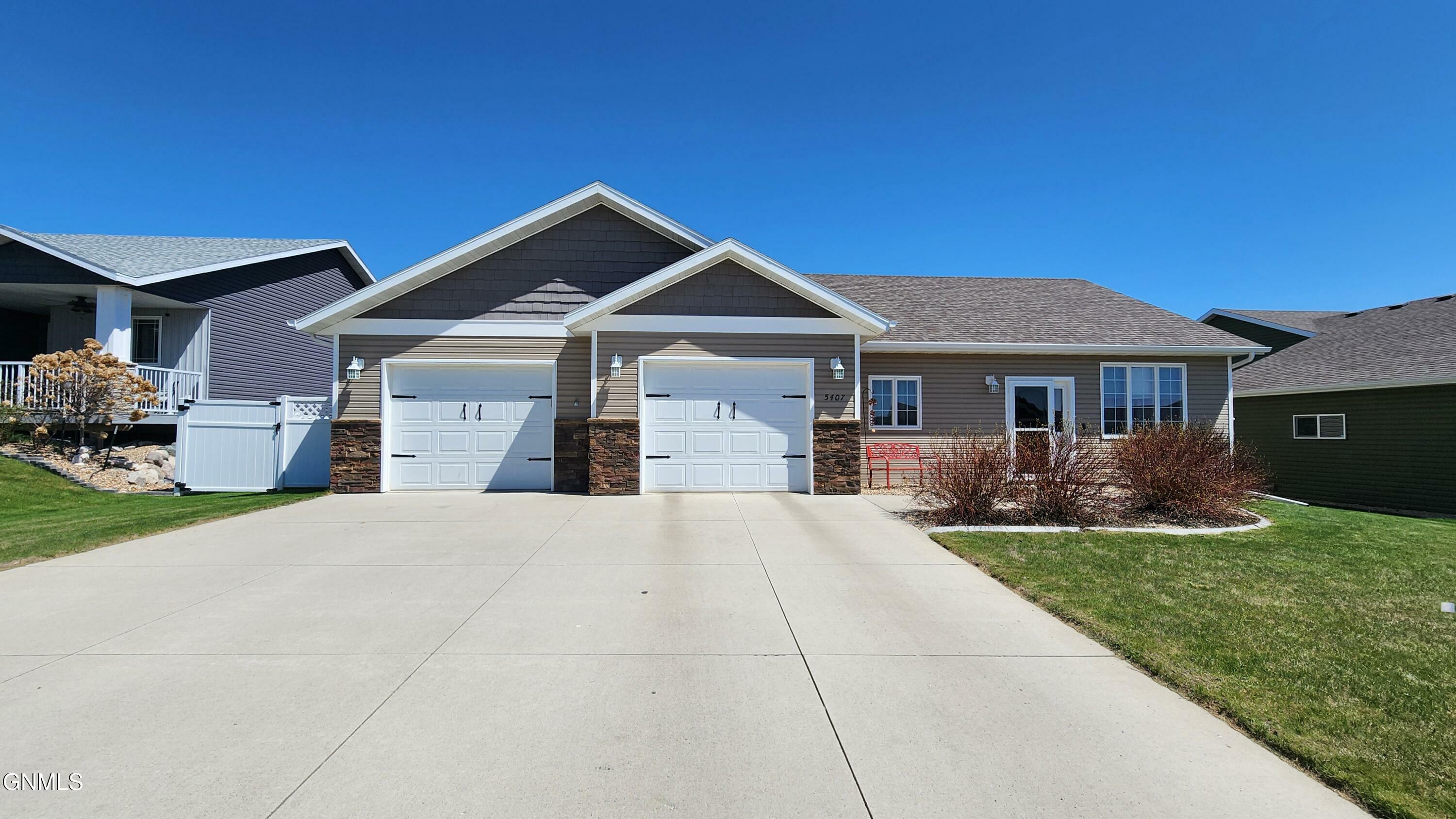 5407 Superior Drive  Bismarck ND 58503 photo