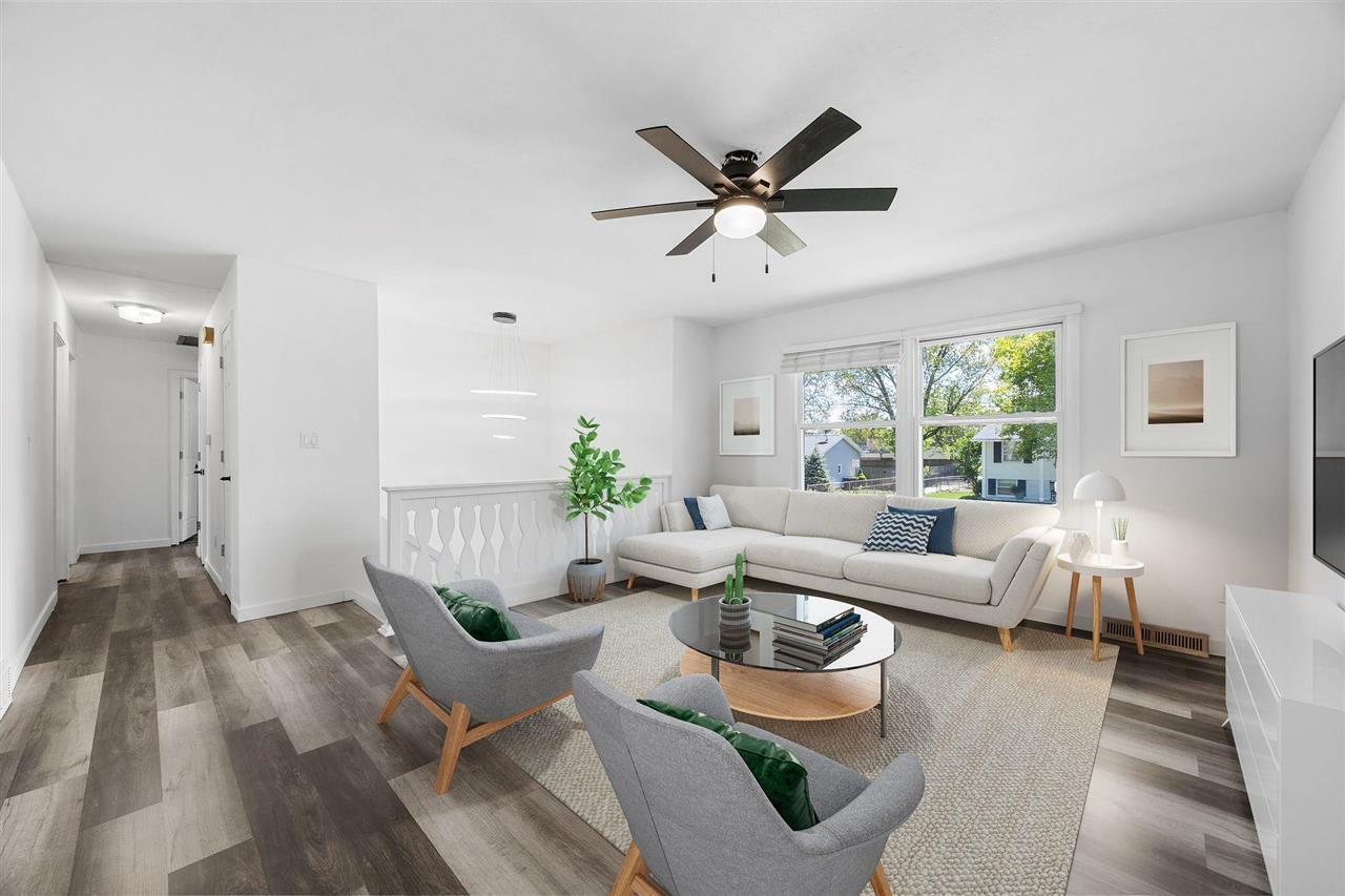 Property Photo: 1922 Grantwood Dr IA 52240