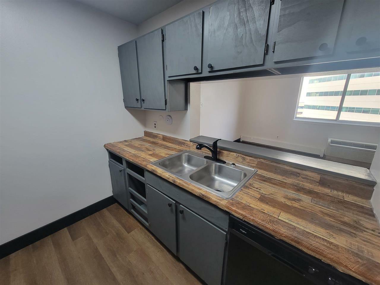 Property Photo: 400 1st St SE 303 IA 52401