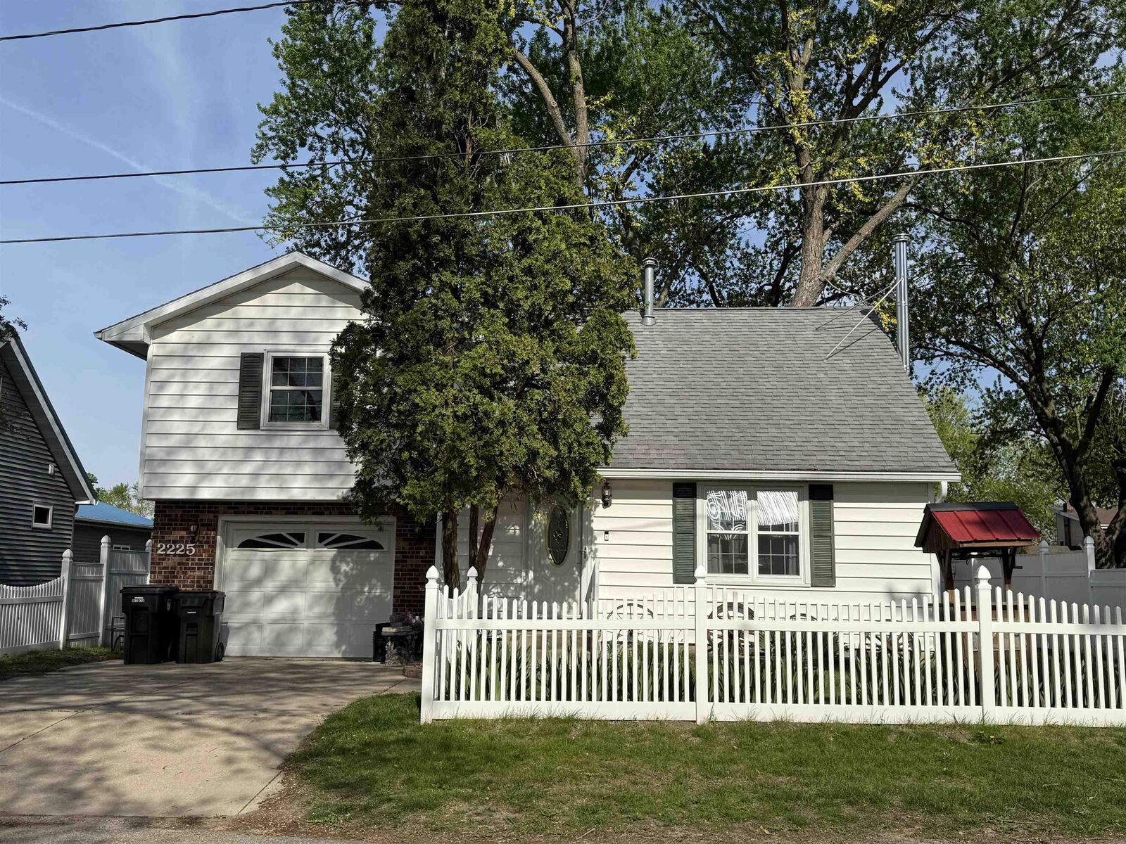 Property Photo: 2225 Sumac Ave IA 50613