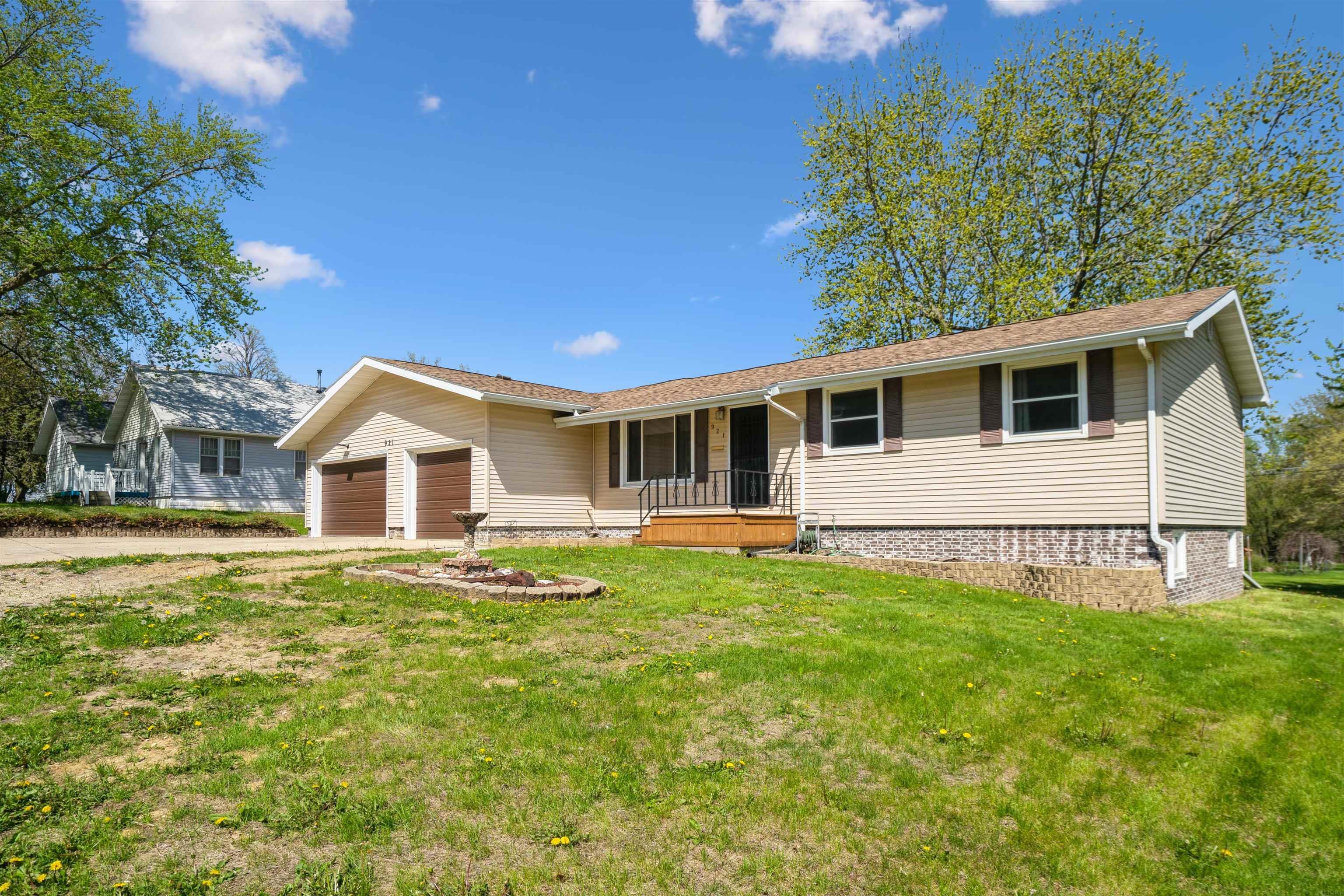 Property Photo: 921 3rd Ave NE IA 50662