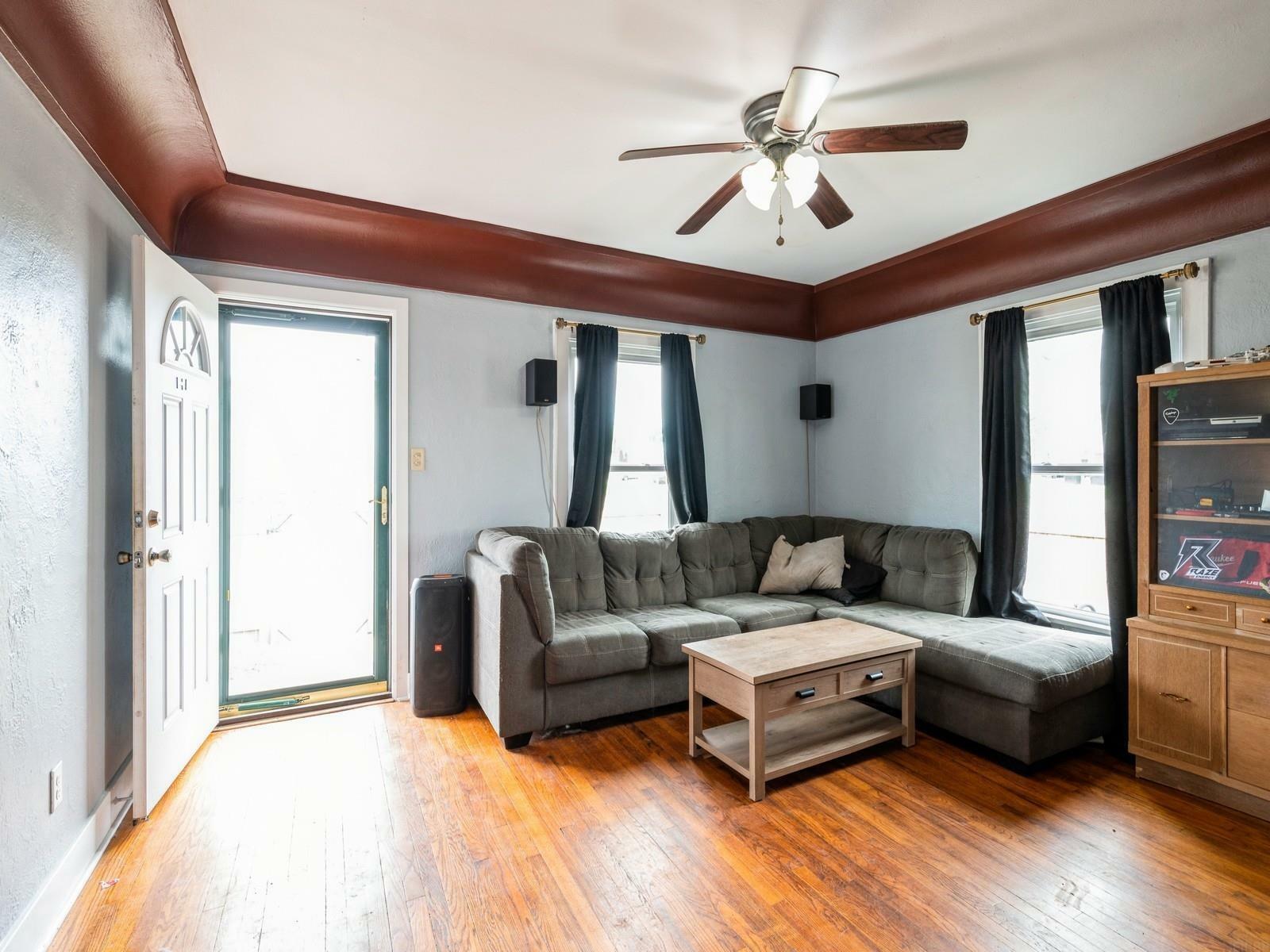 Property Photo: 901 NW A Avenue IA 52405